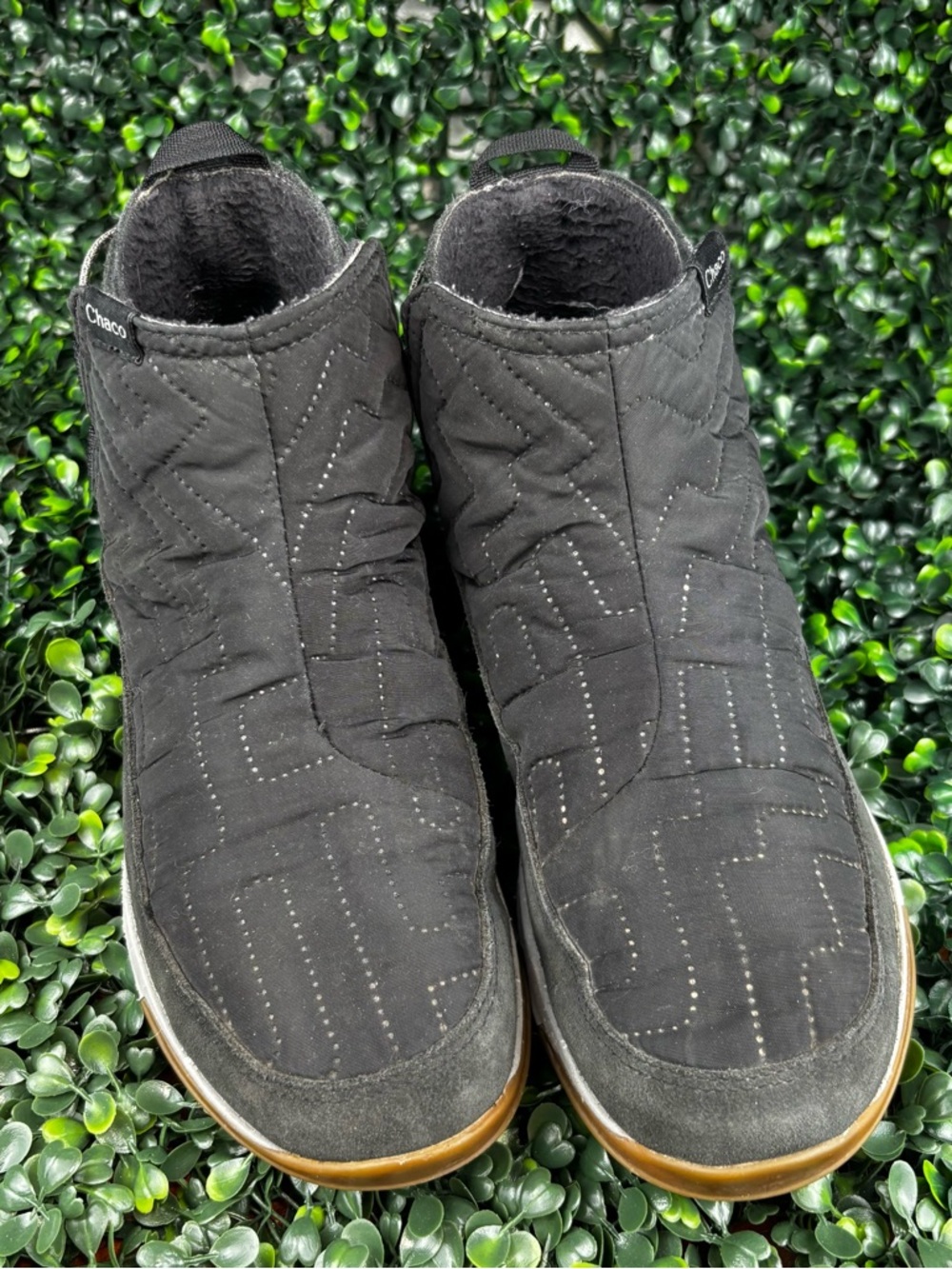 CHACO  BLACK QUILTED SLIP-ON BOOTIES SIZE 8 WOMAN